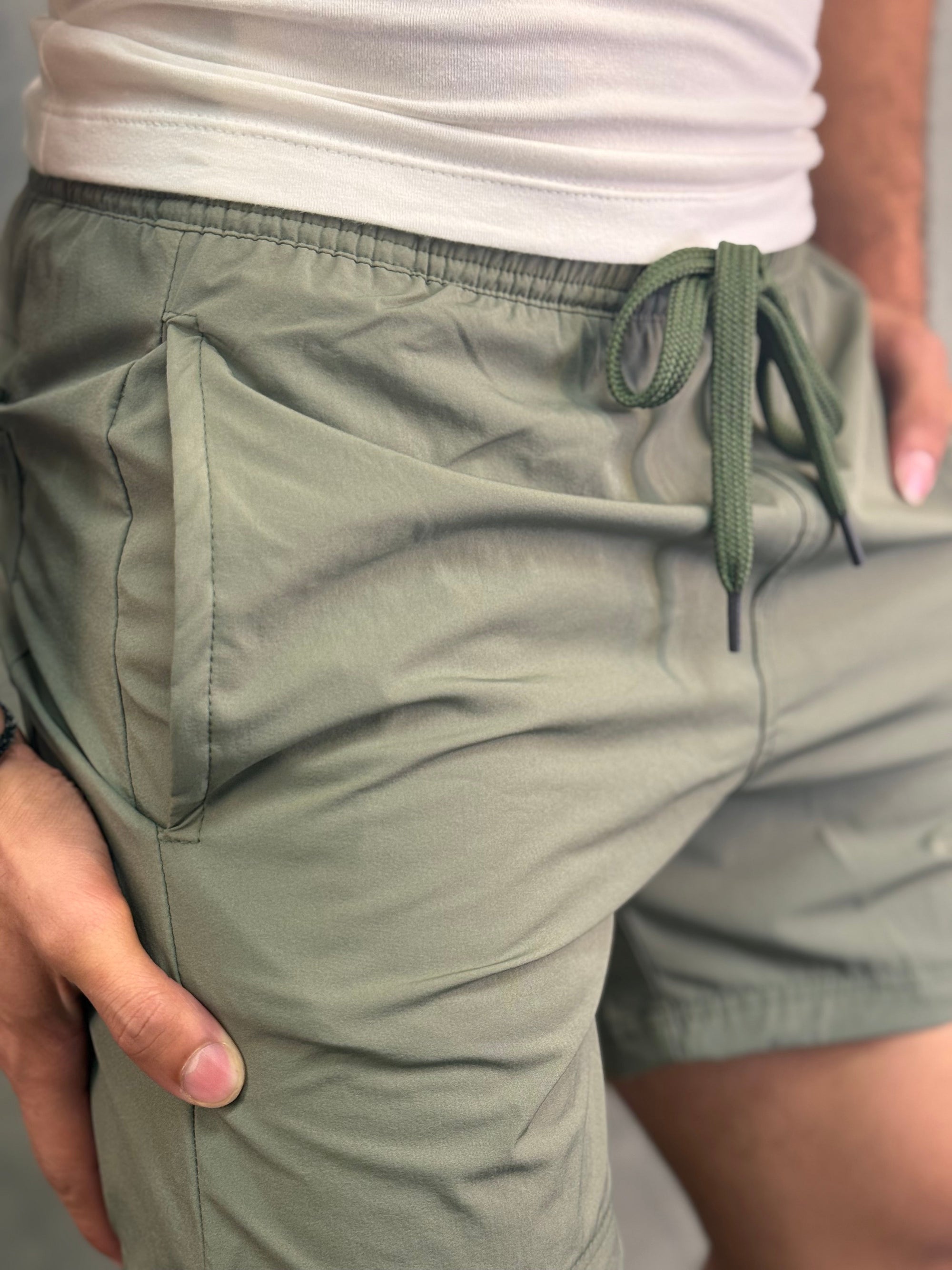 Short Poliamida Elastano Kingejoe Verde Militar