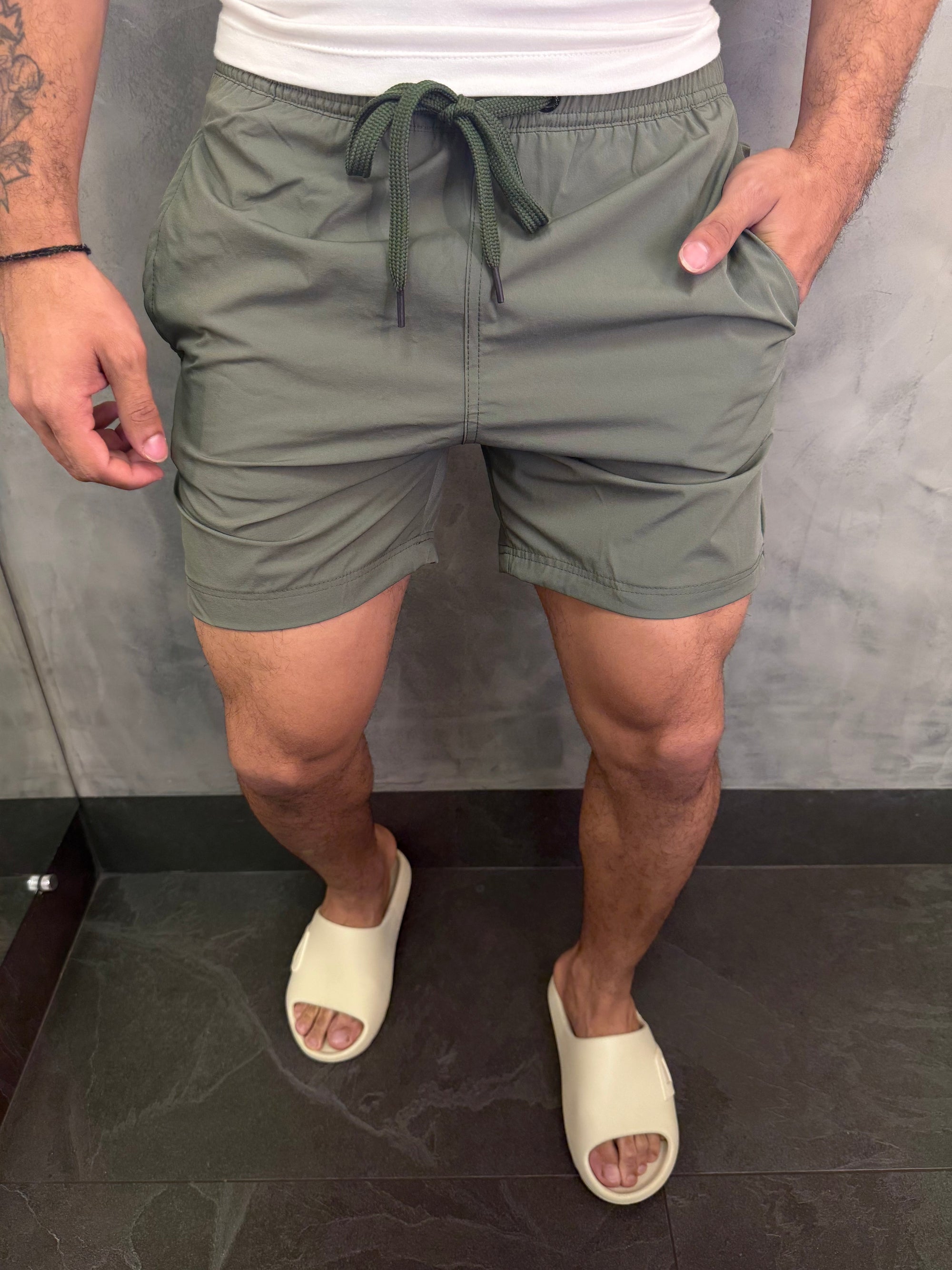 Short Poliamida Elastano Kingejoe Verde Militar
