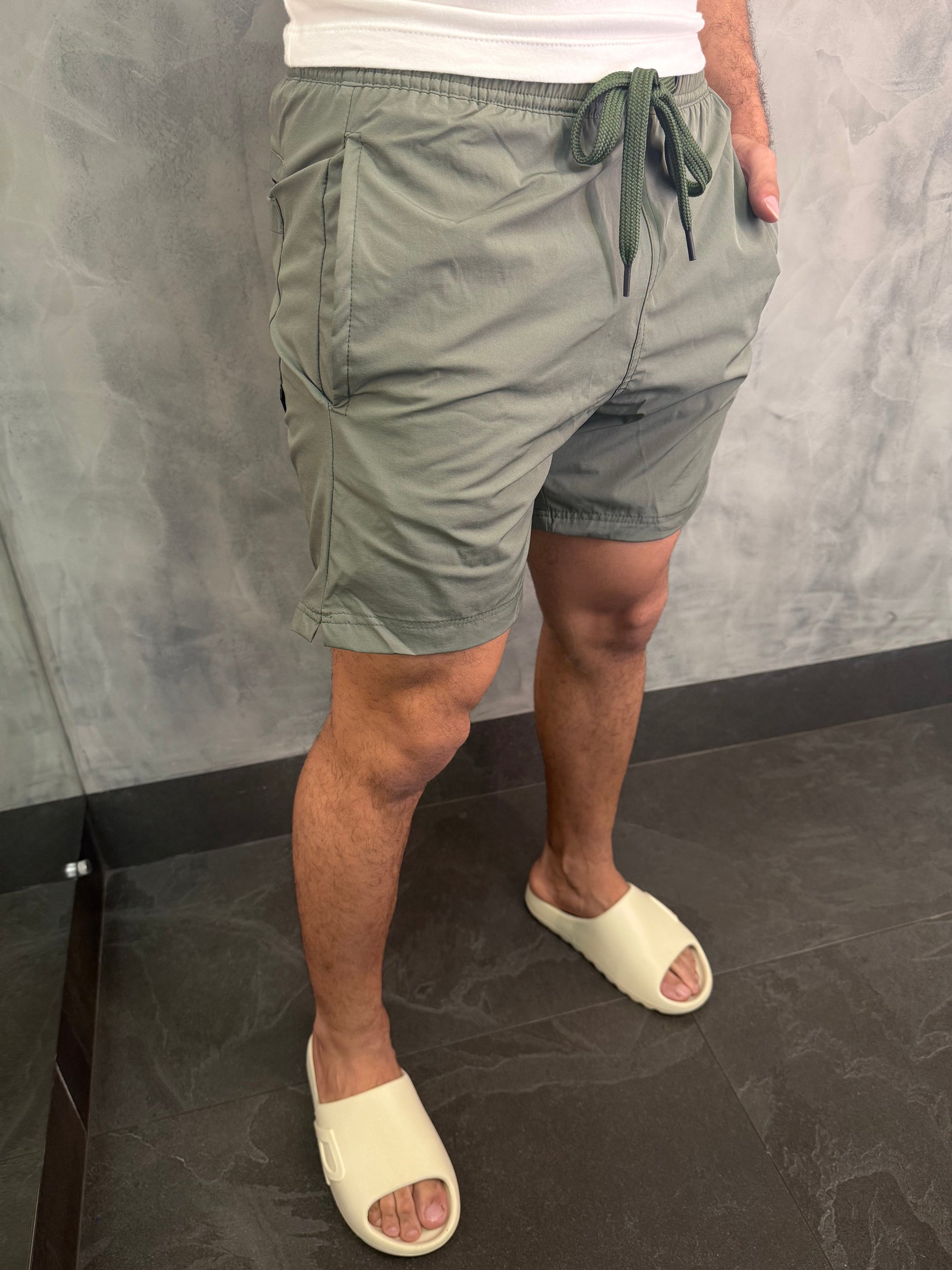 Short Poliamida Elastano Kingejoe Verde Militar