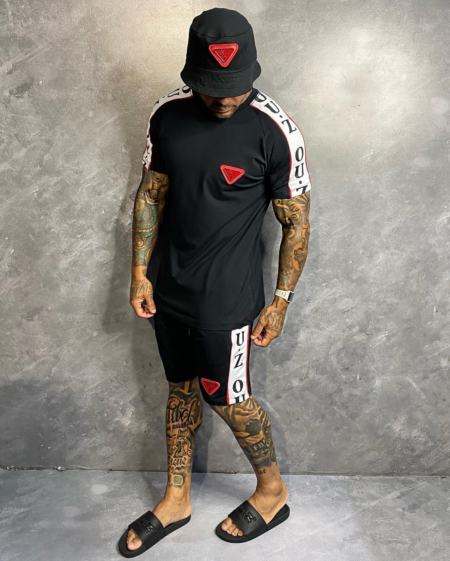 Conjunto Slim Camiseta E Shorts Preto Com Detalhes Branco