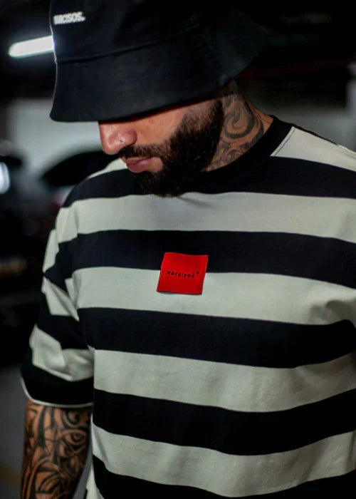 Conjunto Camiseta Listrada e Shorts