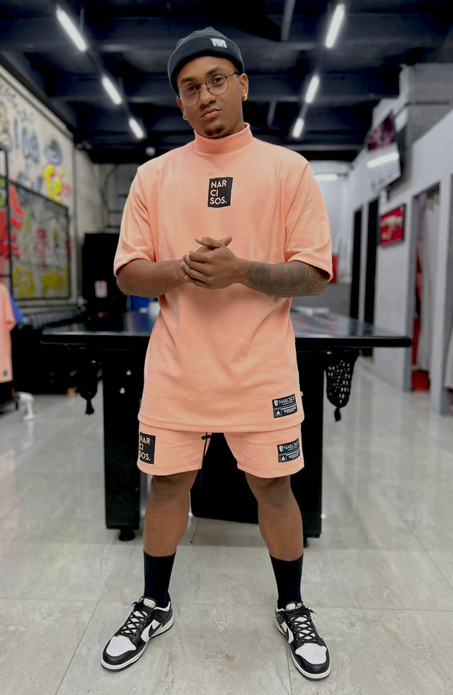 Conjunto Camiseta Oversized Gola Alta E Shorts Salmão